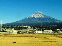 静岡県富士市付近から見た富士山。

当初、裾野市と書きましたがフォートラベラーのミシマさんのご指摘で富士市付近とのことでしたので訂正しました。

快晴でくっきり見えて、新年早々いいもん見たヾ(＠⌒ー⌒＠)ノ