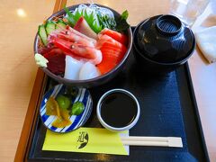 昼食は国道１６７号鵜方磯部バイパス沿いの道の駅伊勢志摩で海鮮丼を頂きました。

午後からは志摩地中海村へ向かいます。