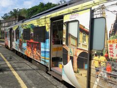 平渓線の終点・菁桐駅にて。派手だけどレトロで、いい感じに風景に溶け込むのであります。