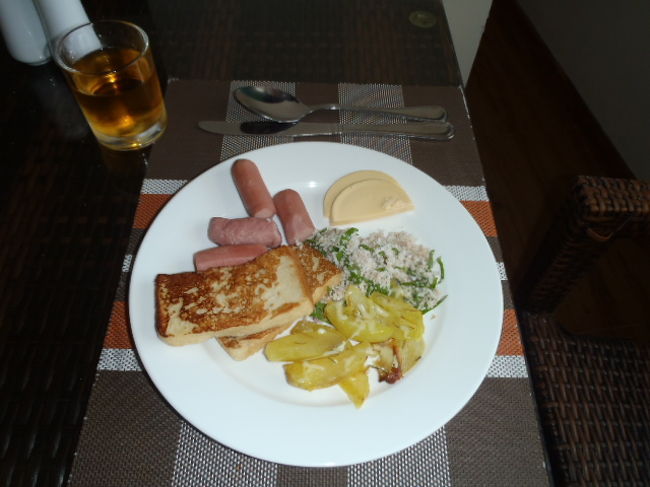 朝食ビュッフェになっているので、<br />一応・お腹一杯食べられそうだ！<br />今日のぶんのエネルギーを確保して・・・