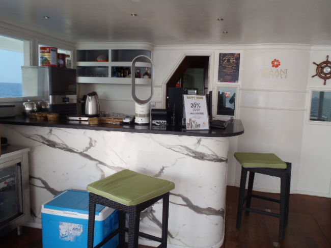 理由はどうあれ今は、私はお酒が飲めれば良い！<br />冷たいビールが飲みた～い！<br />船上に上がるとスタッフが開口一番、Beer?<br />勿論、Yes,Cold Beer please !の一言で済む。