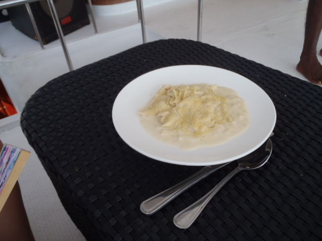 パートナーの何とかパスタ！<br />オーダーした食事内容はタイトル通りの貧乏旅行用だが・・・<br />価格はモルディブ大好きのセレブ価格？<br />貧乏旅行には似つかわしくない料金だが・・・