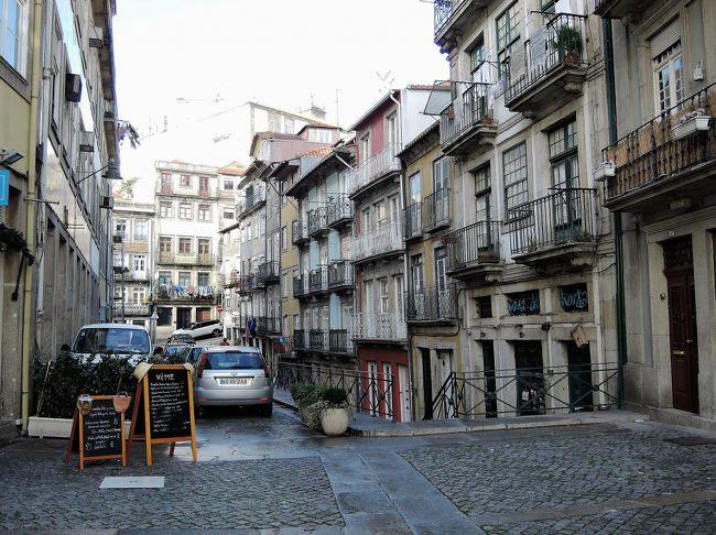 レストランのある通り。この通りの右後ろの方に<br />サン・フランシスコ教会があります。<br />