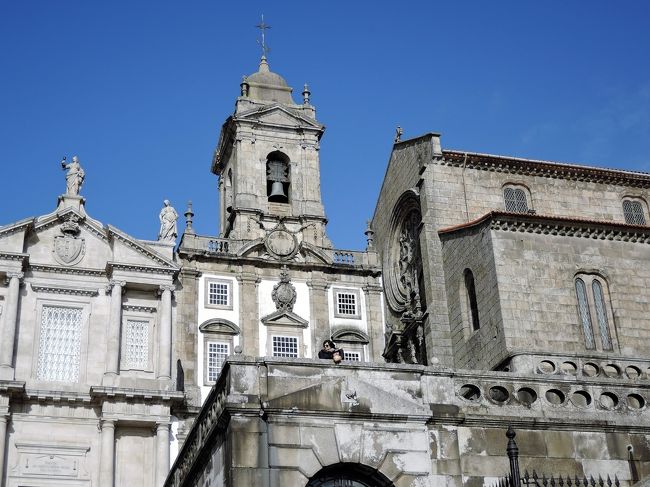 最初にやってきたのは、サン・フランシスコ教会。<br />ゴシック様式の教会です。