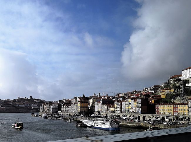 バスで、ドロウ川にかかるドン・ルイス１世橋を渡ります。