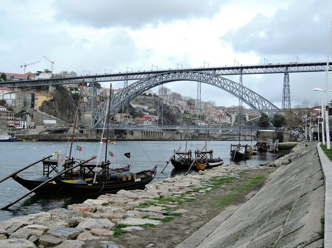 集合時間まで、河原に降りて見ます。<br />なんだか、タイムマシンで時代を遡ったような<br />間隔に陥る景色。<br />