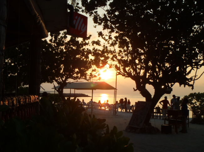 ビーチサイドへ移動する。