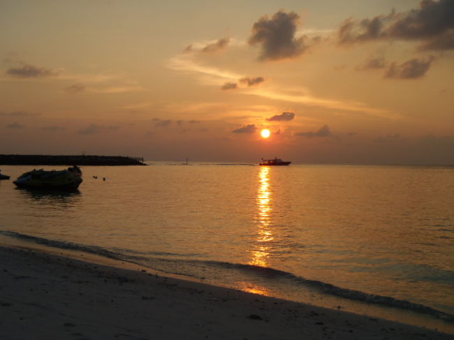 サンセットショーを楽しんでいる大勢の人達が。。。