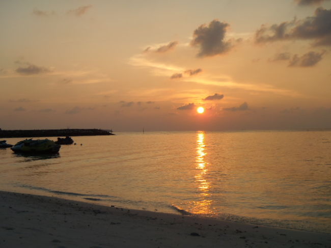 Maafushi島の夕陽を・・・