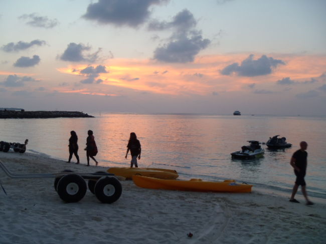 沈んだ後の夕焼けは昨日とは又一味違う・・・<br />