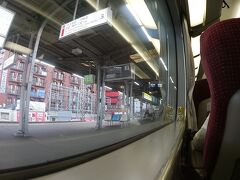 津を出てから1時間14分。ノンストップで鶴橋へ。
昔は名古屋からここ鶴橋までノンストップだったいうから驚きです。
ここは大阪環状線乗り換え駅なのでかなりの下車がありました。