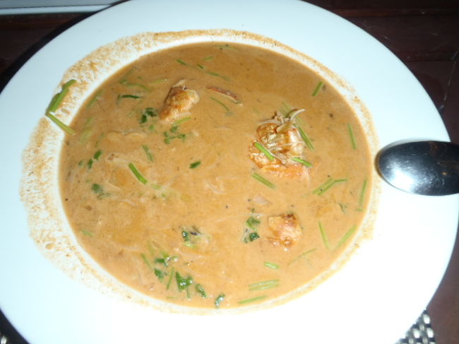 少し辛めの海老入りスープと
