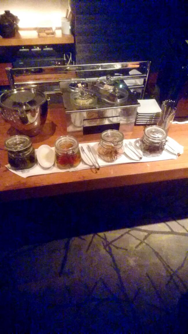 ピクルス、チーズなど。