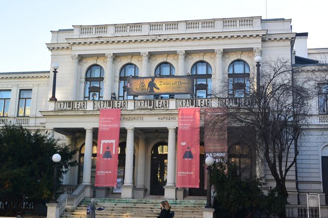 いつものサラエボ文化センターのチケット売り場に行ったら、国立劇場で買うよう案内され、ボスニア・ヘルツェゴビナの国立劇場へ。