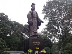 　李太祖像の裏側からも音楽が聞こえてきます。