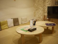 そしてそのまま宿へ。ゲストハウスちゅらククルです。とっても綺麗な宿で、大満足でした！ここは談話室です。