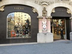 でしたのでグラシア通りをそのまま歩きました
LOEWE