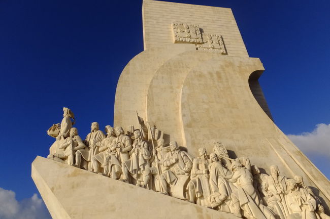 続いて、すぐ近くの発見のモニュメントです。