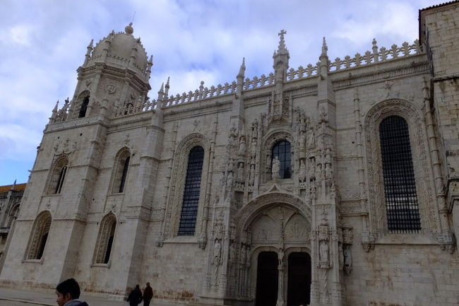 ジェロニモス修道院<br /><br />道路を挟んで、反対側が先ほど見学したベレンの塔です。