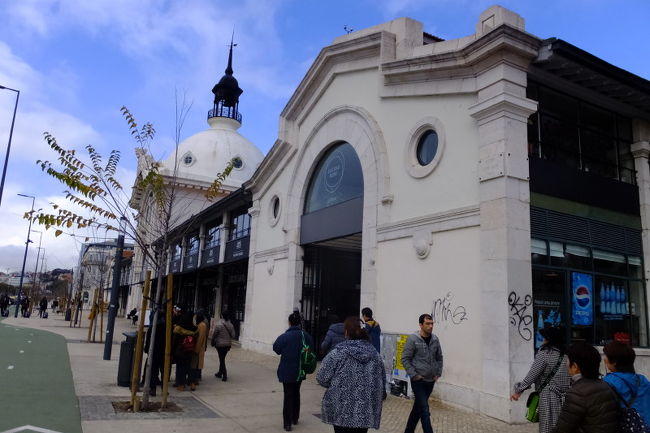 今日のお昼は、リベイラ市場で自由昼食です。