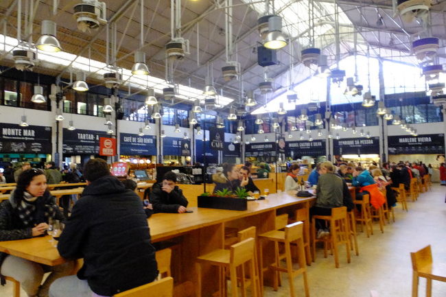 英会話もできないため、いつもどおりフードコートで指差し注文で、ピザのお昼としました。（泣）<br />