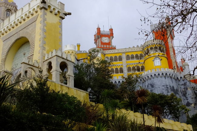結構派手なお城（ペナ宮）がありました。(＾◇＾)<br />