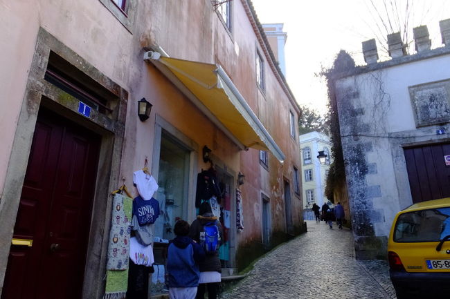 こういう場所は、得意ではありません。