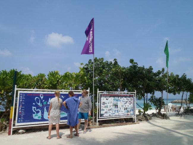 各種の案内ボードなどが・・・