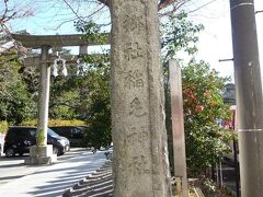 市役所を過ぎると
稲毛神社があります。
