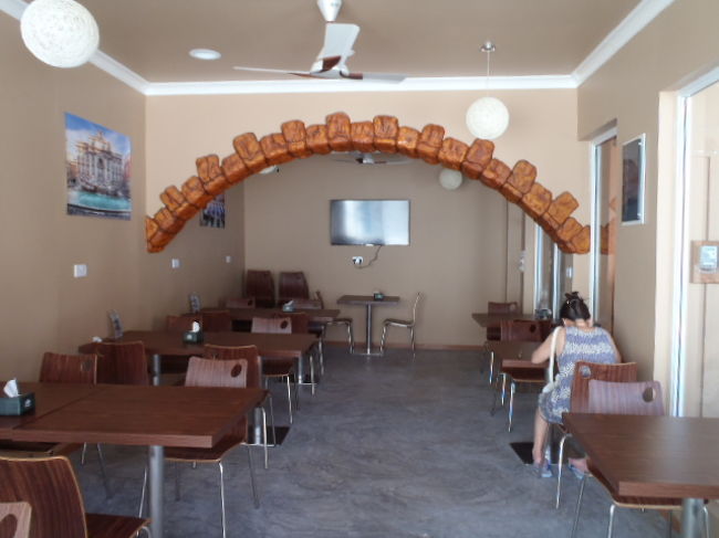 島国モルディブは野菜やフルーツ類が東南アジアの様に豊富でないからな～<br />料理内容もある程度決まってるようだし・・・