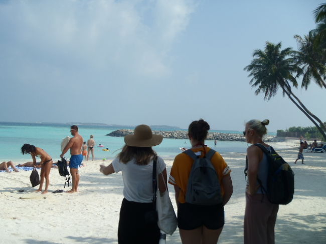 着いたばかりの観光客かな？