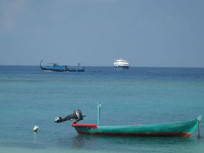 Maafushi島でのビーチで綺麗な海を楽しむ事はありませんでしたが、<br />最初から、次の目的地・Gulhi島でビーチライフ三昧をする計画でいました。<br />Maafushi島はローカルアイランド・ライフを楽しむのが目的でした。<br />期待していた通り、Gulhi島の海は、Maafushiの海の綺麗さを上回っていました。<br />後日、UPする予定です。<br /><br />次はMaafushi島での朝陽やサンセットショーをUPしようと思っています。<br />（続）ローカルアイランド・Maafush 滞在（サンライズ＆サンセット）<br /><br /><br />
