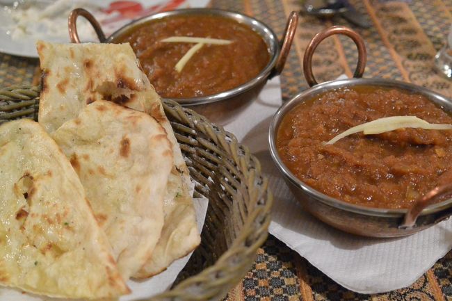 インドレストラン『TAJ MAHAL』のチキンカレー＆ビーフカレーにバターナン。