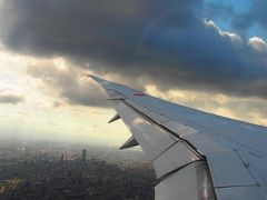 疲れてうとうとしていたら大阪上空です。
あべのハルカスが見えているなぁ。
無事に帰阪。
今回も良い旅が出来ました。
旅行中に出会った人たちに感謝です。
そして大切な相棒けろ子にも感謝。いつも一緒にいてくれてありがとう。