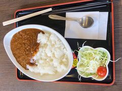 お昼ご飯はカレーライス♪