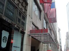 10:06　開店時間の10時に合わせてマンハッタン・モール Manhattan Mall　に到着。