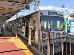 せっかくなので東海道本線ではなく静岡鉄道の新清水駅から終点の新静岡駅まで乗ってみました。
ちびまる子ちゃんラッピング電車乗れたらいいなぁと思ったけど、いたのはダイハツでした。
電車に乗ってるのに車。
この後まるちゃん電車とすれ違いました。