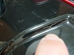 壊れたスーツケース
亀裂は修理不可と言われ、今回でお別れ