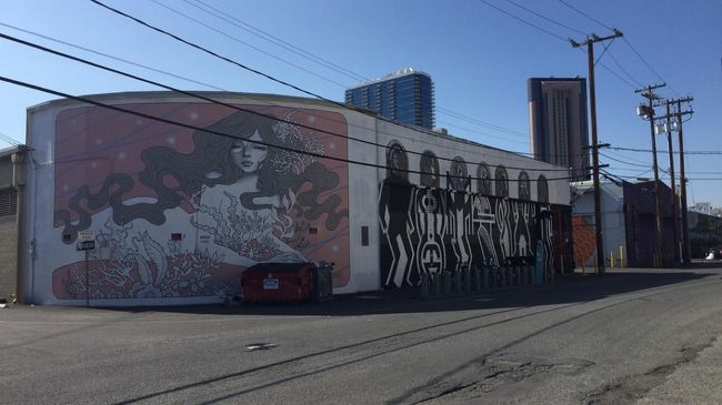 娘2人を連れてカカアコのウォールアート巡りにやってきました。