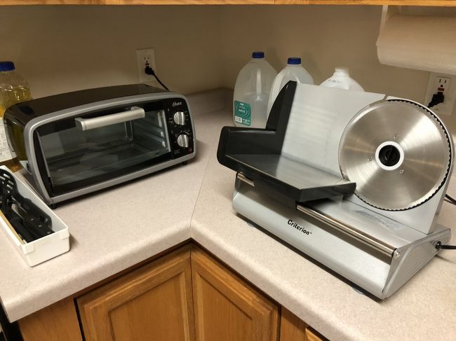 薄肉が売って無いので肉スライサーを購入。安物なので少し不安。手入れも結構大変