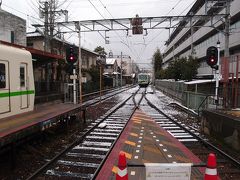 京阪電車から叡山電車に乗り換えます。出町柳駅です。うっすらとですが雪が見えます。