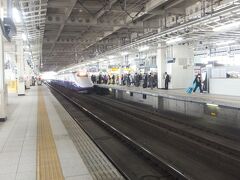 仙台空港から電車で仙台駅へ、券売機を使用するも発券できず、並んで切符を購入。カード払いに対応しているはずなのに。