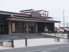 平泉駅。バスで立ち寄りました。