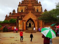 次はフレスコ画が有名なスラマニ寺院です。