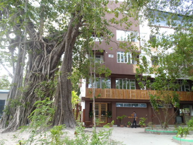 ブラブラ歩いて見つけたのが、公園の中にあるようなホテルで・・・