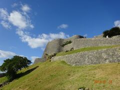 世界遺産・勝連城跡の石崖