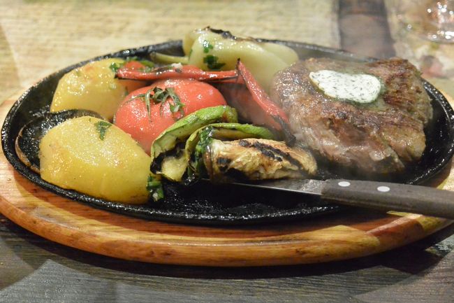 レストラン『DVERI』のビーフステーキ。