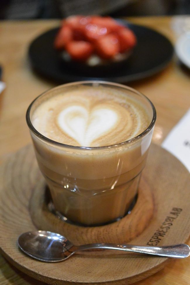 カフェ『espressolab』のカフェラテ。