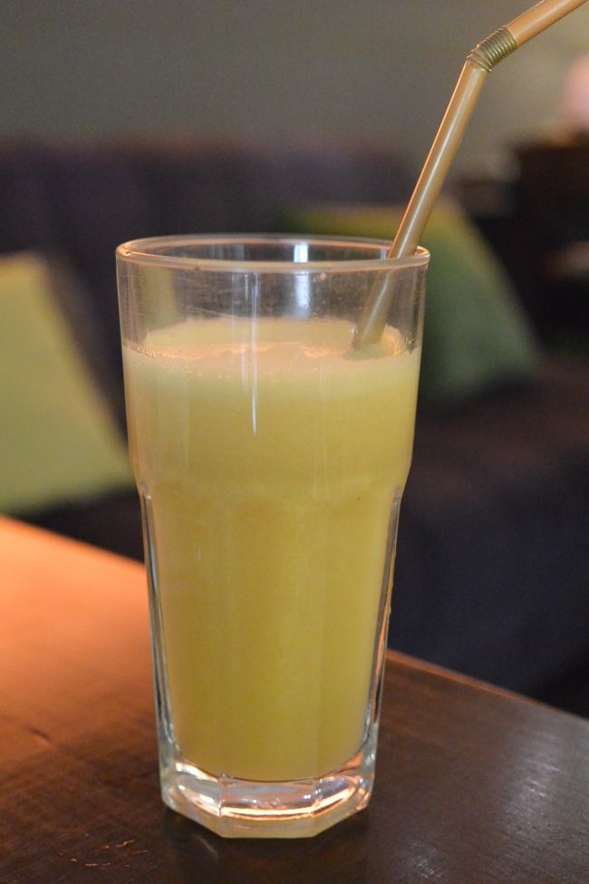 『Cafe Michele』<br /><br />この日はすでにコーヒーを2杯飲んでいたので、フレッシュオレンジジュースにしてみました。おいしい～。