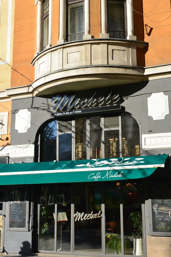 歩行者天国フェルハディヤ通りの『Cafe Michele』